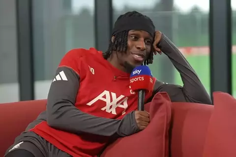 فريمبونج: لا أجيد اللعب في منتصف الملعب.. وأحلم بالفوز بكل البطولات مع ليفربول